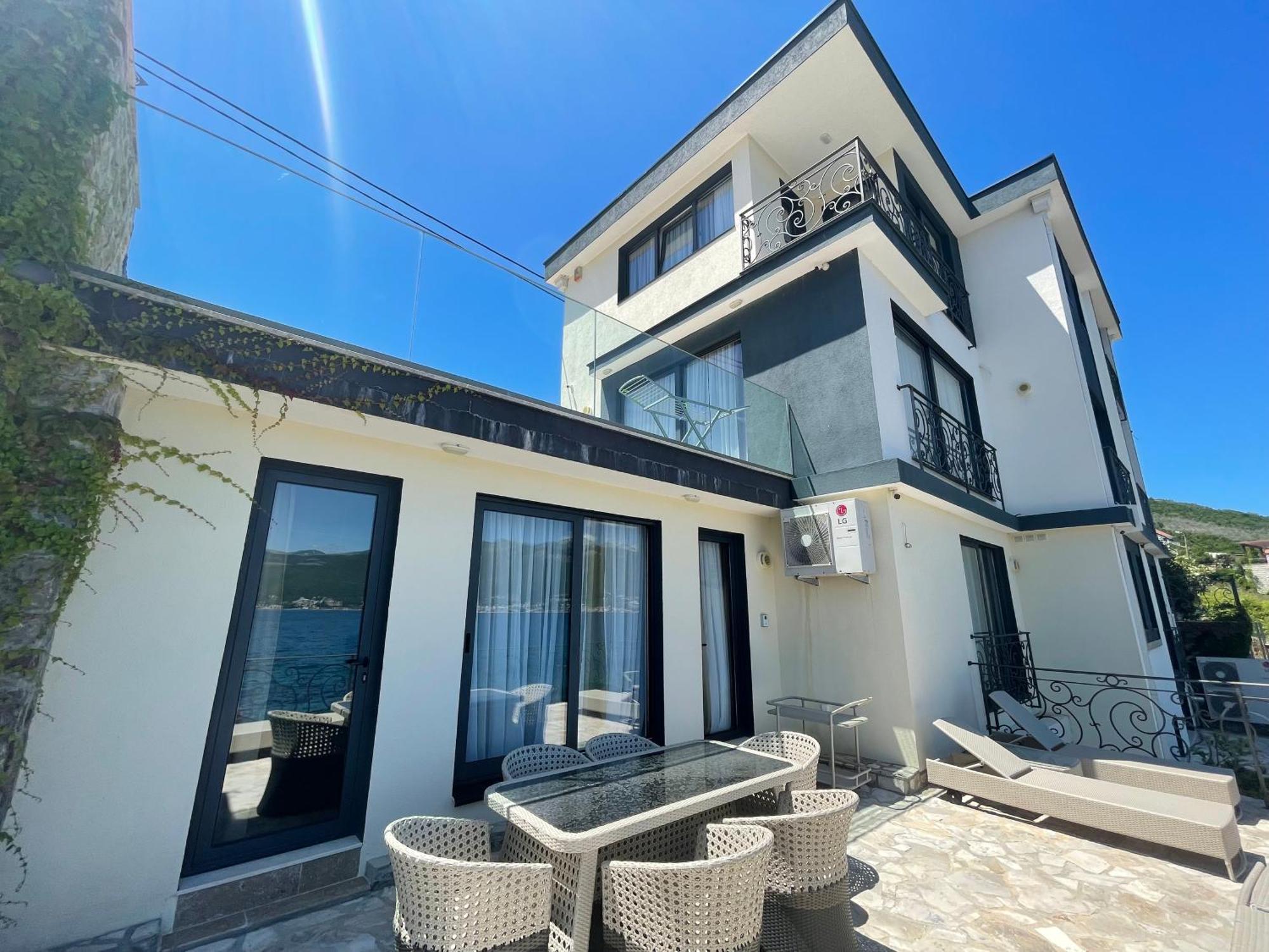 Krasići Beachfront Villa Pearl Of Adria מראה חיצוני תמונה