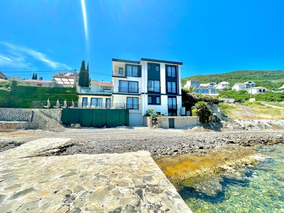 Krasići Beachfront Villa Pearl Of Adria מראה חיצוני תמונה